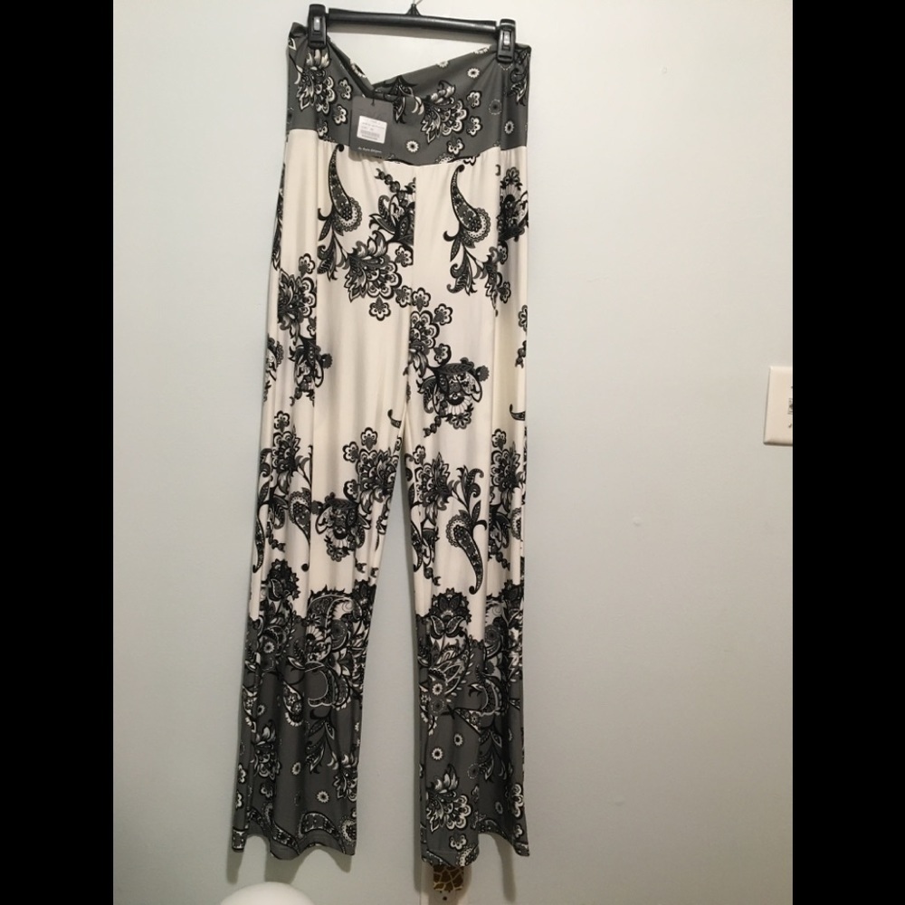 Floral Paisley Printed Palazzo Pants - White Mark e1. - Picture 9 of 11